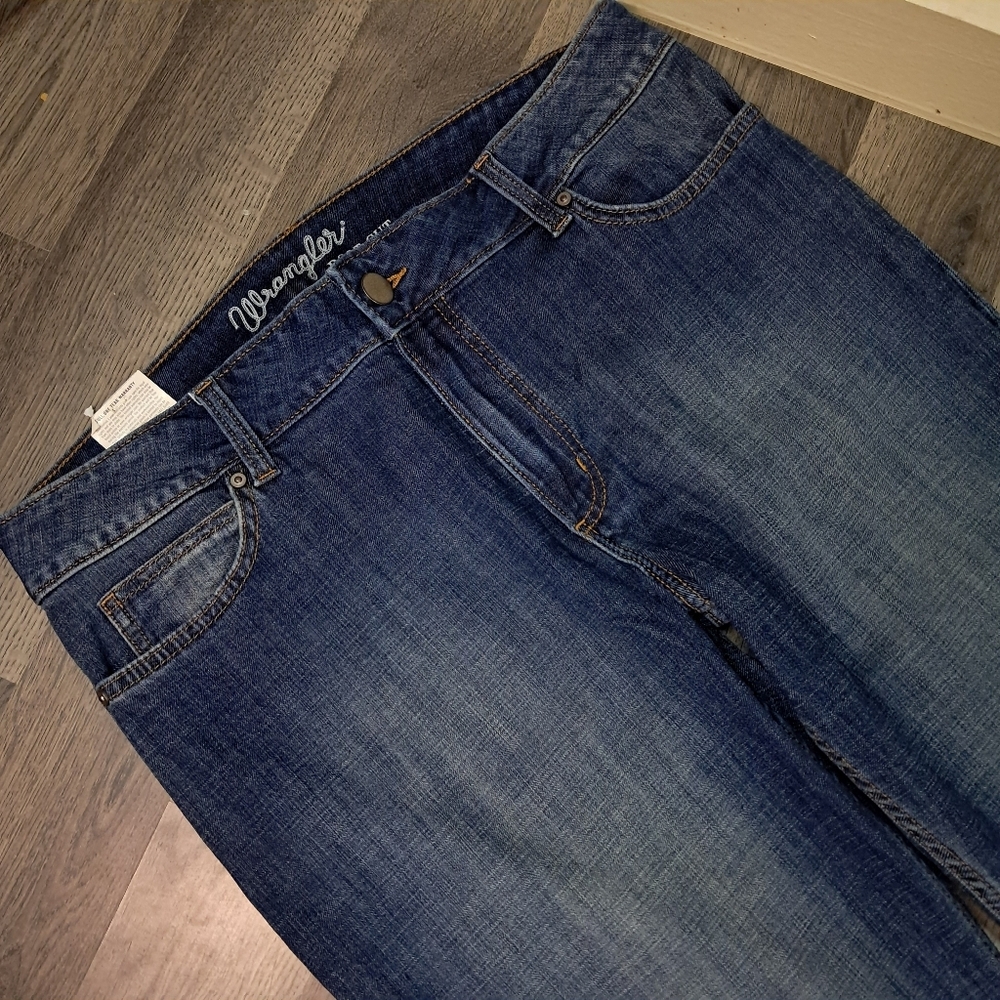 Wrangler Boot Cut Distressed Denim Jeans Women's 17x34 NWT - Picture 3 of 8